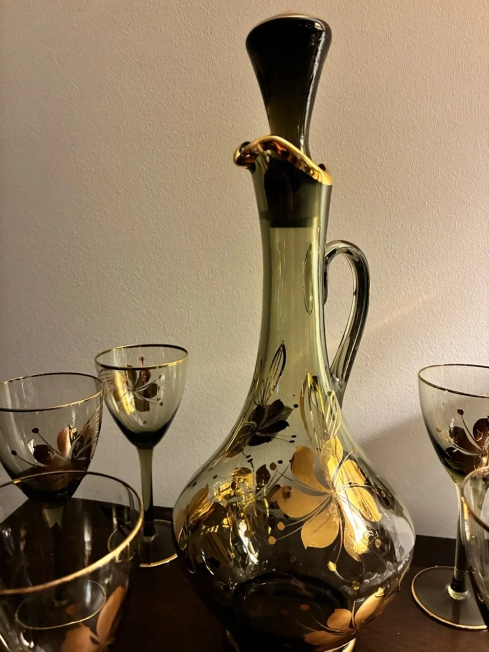 Vintage MCM Romanian Handblown Smoky Glass Decanter with 6 matching stem glasses - Picture 3 of 10